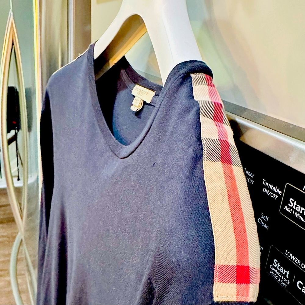 🔥Sold🔥 BURBERRY BRIT XL L/S Black T Shirt, Novacheck shoulder pattern